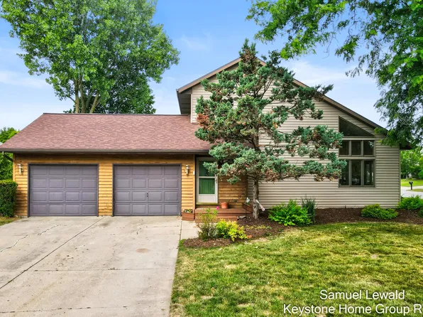 4551 Springmont Dr SE, Kentwood, MI 49512
