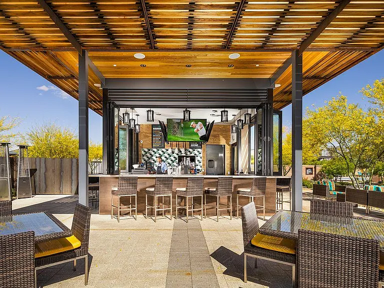 Eddy's Poolside Bar & Grill