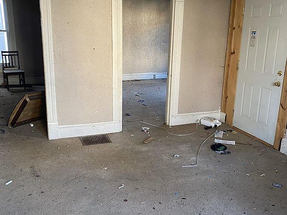 3rd image of 17 W Augustine Ave