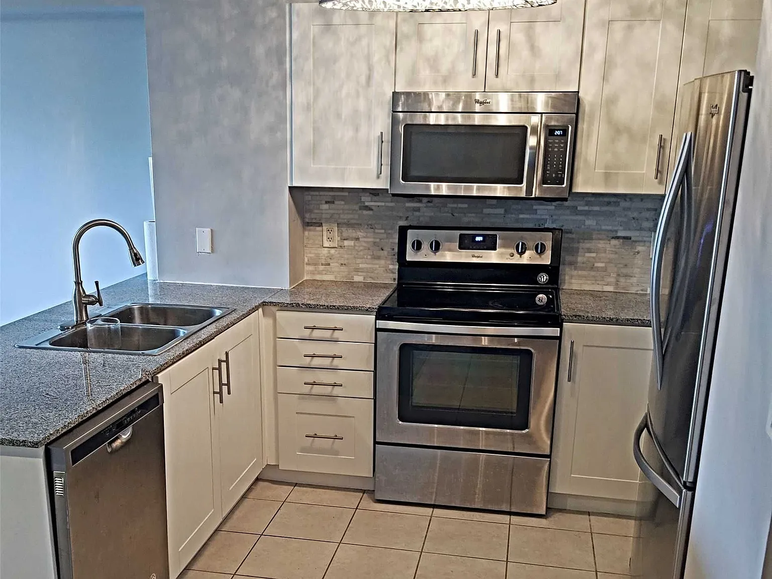 2 bed, $2,400 — Photo 4