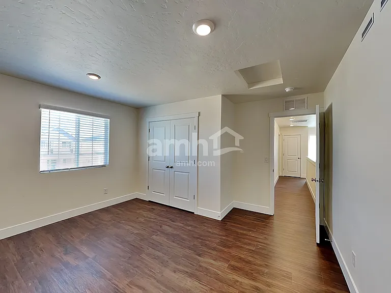 1389 E Ludlow Dr — Photo 14