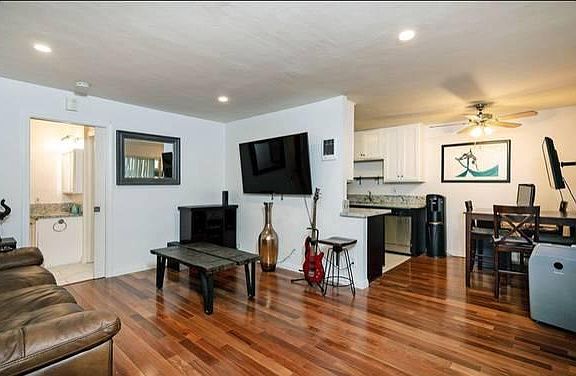 2nd image of 4378 N Park Way N