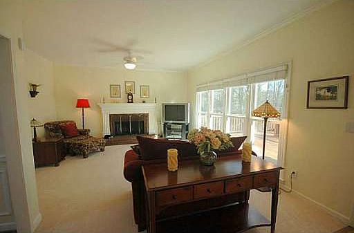 3rd image of 1090 Parkland Run SE