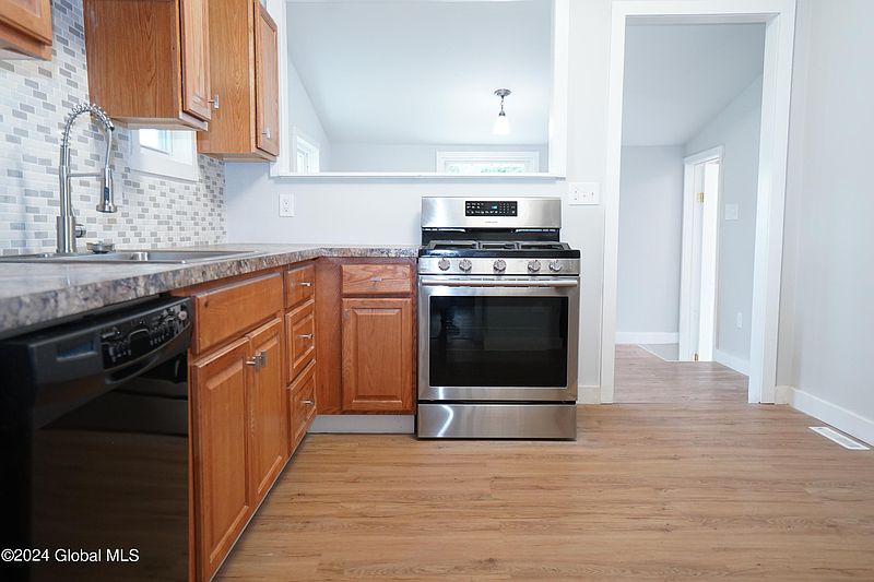 3rd image of 2102 Lenox Road