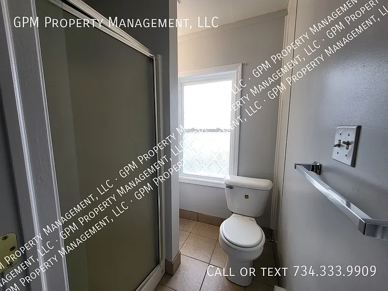 1563 Wilson Ave — Photo 8