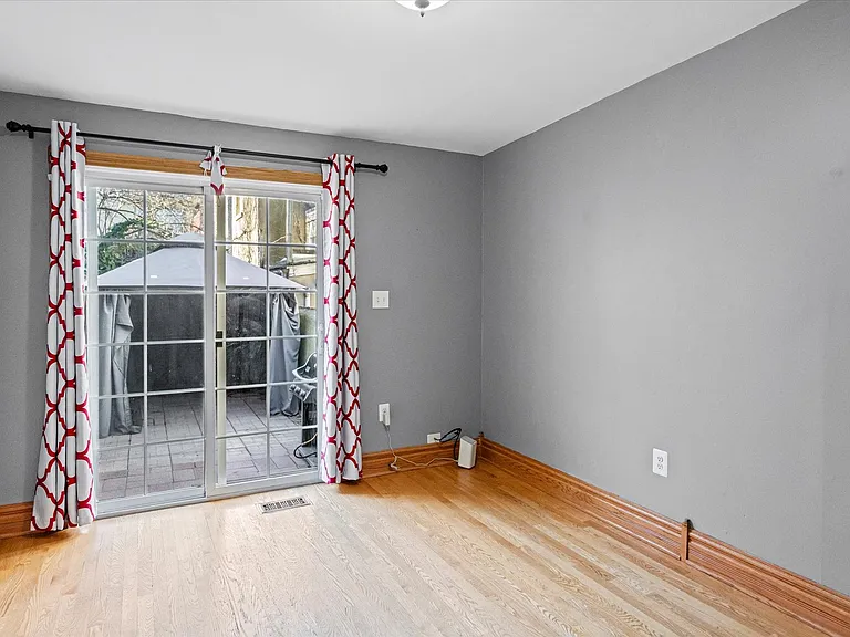 900 Harden Ct — Photo 17