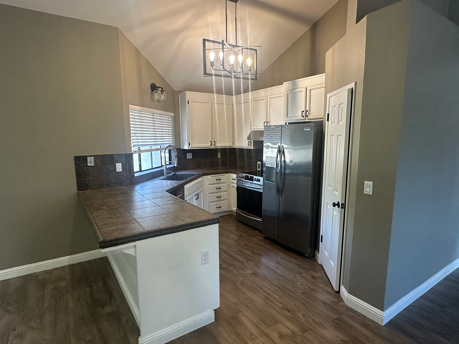 4 bed, 1570 sqft, $3,850 — Photo 4