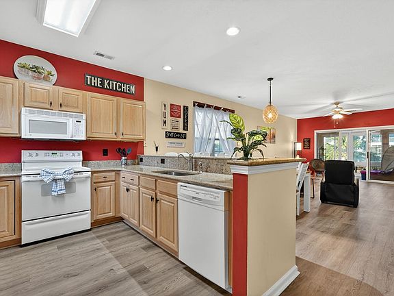 4th image of 901 West Port Dr. #204