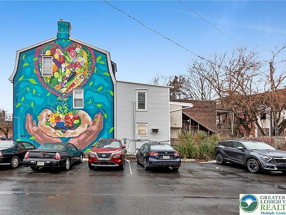 3rd image of 331 Broadway