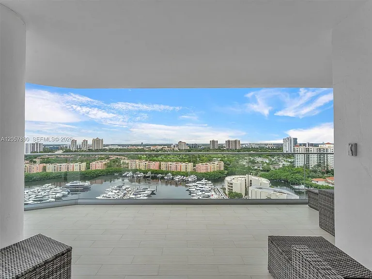 19707 Turnberry Way #21D — Photo 27