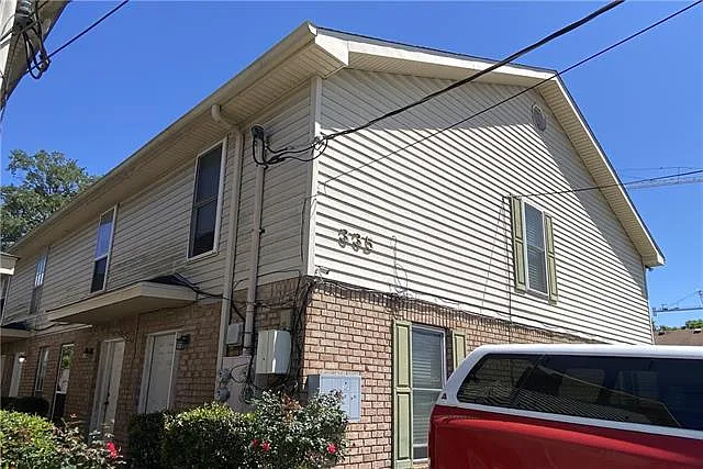 2 bed, 2.5 bath, 1300 sqft, $1,800 — Photo 2