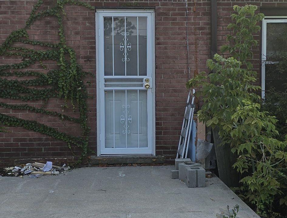 rear entrance to Stout Street home.