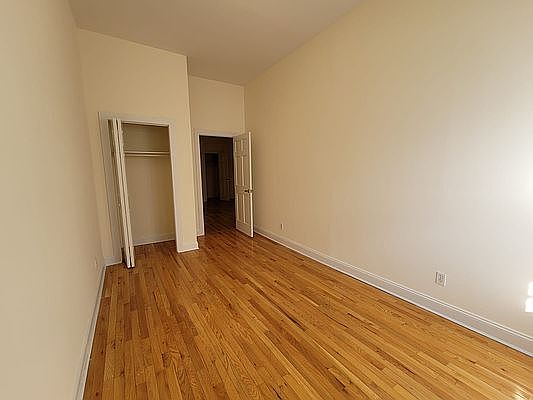 4th image of 879 10th Ave #2Z