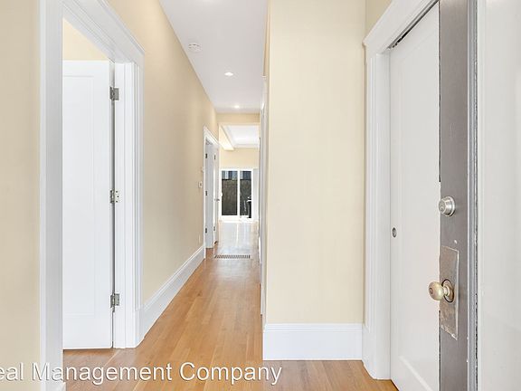 5th image of 131 Beaver St
