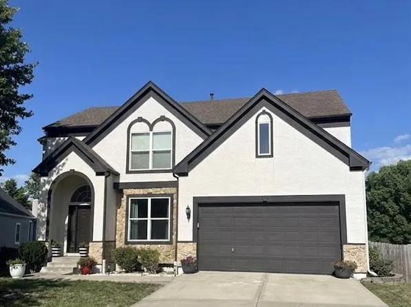 9317 N Charlotte Ct, Kansas City, MO 64155