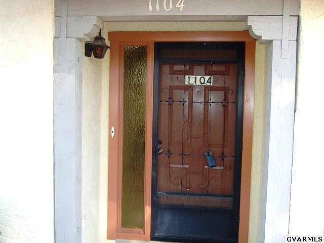 1st image of 1104 S Calle De La Temporada