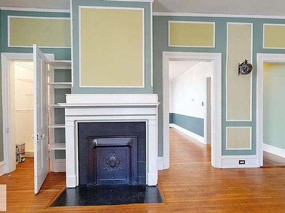 4th image of 906 Green St