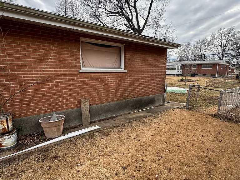 9619 Newton Dr — Photo 12