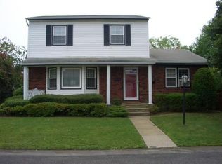 1A Cooke St W, East Rockaway, NY 11518