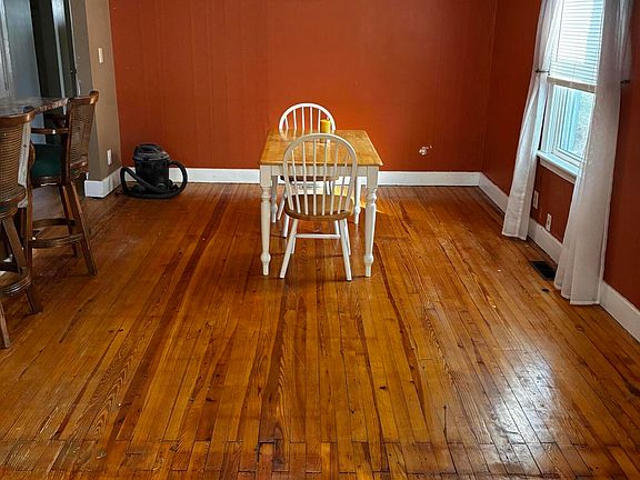 3rd image of 1209 Weller Ave