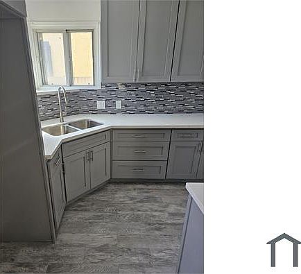 3rd image of 10031 S Hobart Blvd