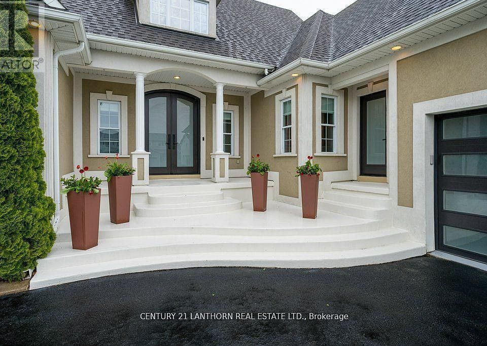 1st image of 62 Davey Cres
