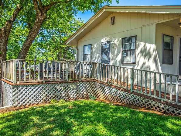 209 E Travis St, Fredericksburg, TX 78624