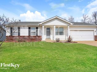 819 Lakeside Manor Dr, O'Fallon, MO 63366