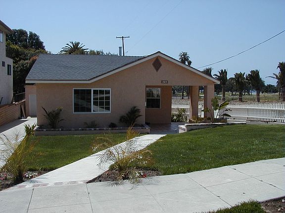 Steps away from ocean