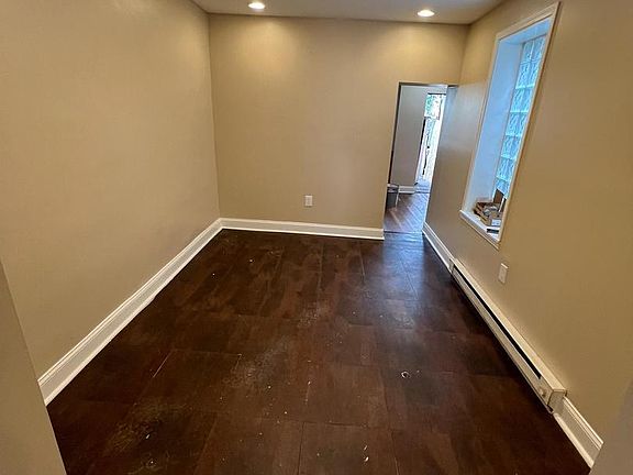 4th image of 2221 N Fairhill St