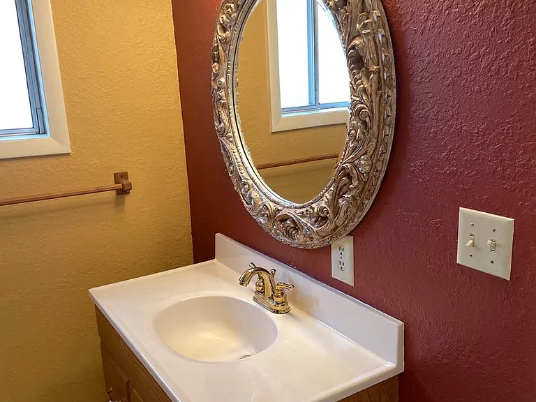 1405 E Washington St — Photo 18