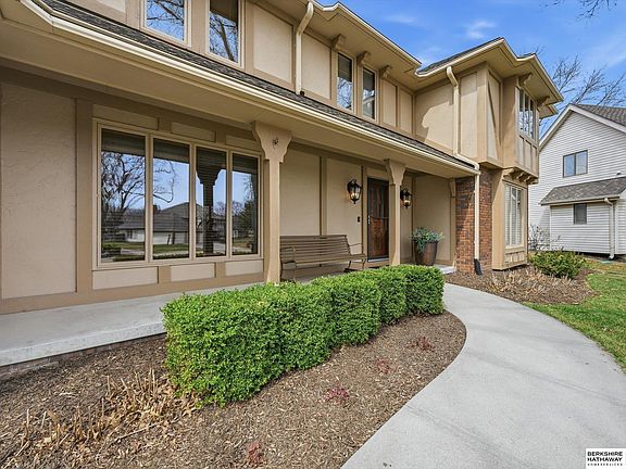 3rd image of 16566 Valley Cir