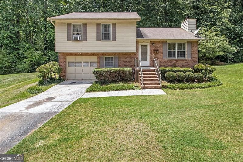 1st image of 622 Windsor Dr SE
