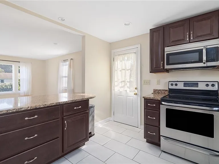 9 Chestnut Hill Rd #B — Photo 6