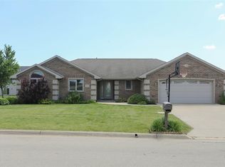 9498 Ginger Dr, Peosta, IA 52068