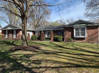 8 Rio Vista Dr, Saint Charles, MO 63303