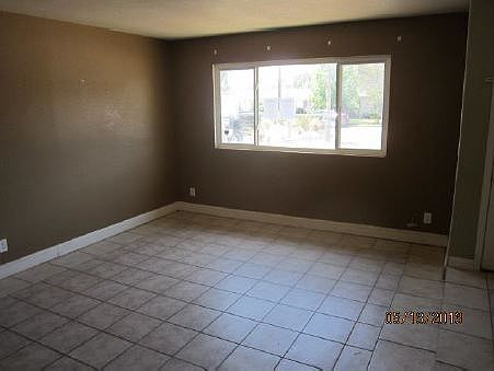 048-580925living-22137196