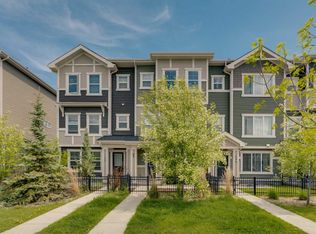 140 W Sundown Rd, Cochrane, AB T4C 2M5