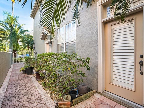 3rd image of 1756 Lago Vista Blvd