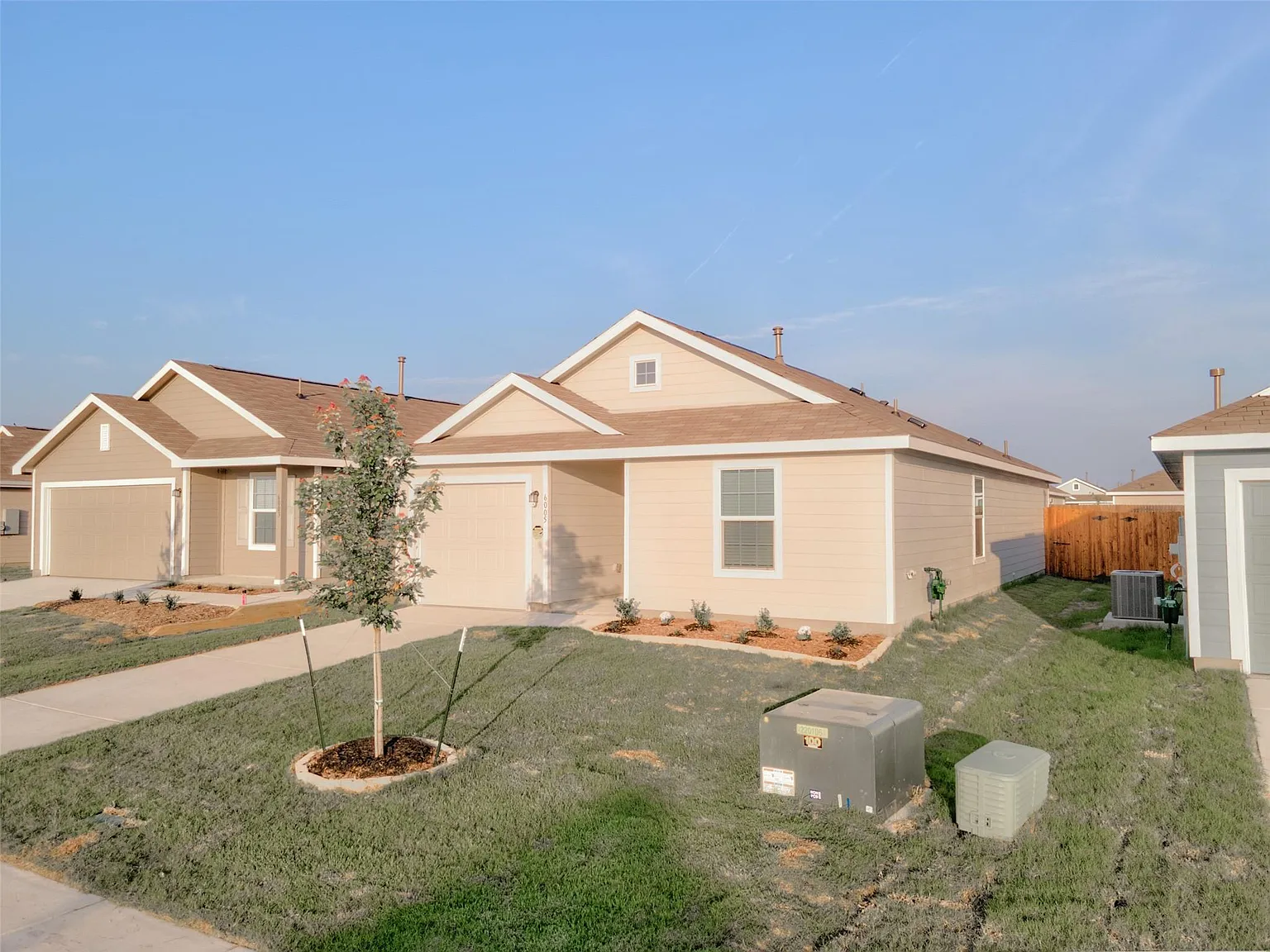3 bed, 1239 sqft, $1,895 — Photo 3