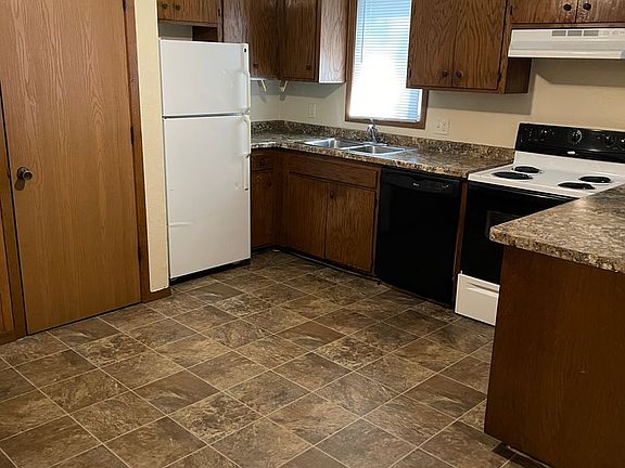3rd image of 710 13th St S #5