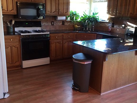 Kitchen with breakfast bar