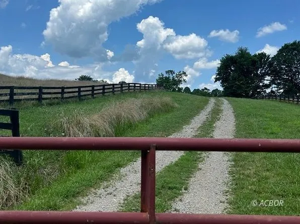 3303 Sand Hill Rd, Wellston, OH 45692