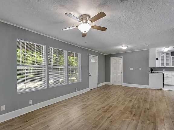 2nd image of 804 Gravel St
