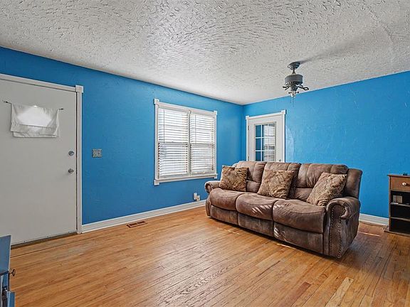 4th image of 5941 NW 26th St