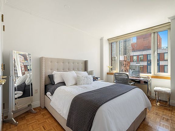 3rd image of 404 E 76th St APT 6M