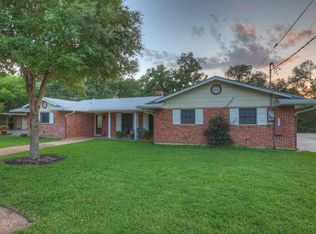 701 Gloria Dr, Seguin, TX 78155