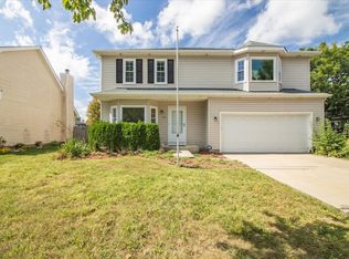 105 S Canyon Dr, Bolingbrook, IL 60490