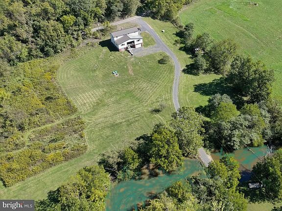 2nd image of 20 Hawley Ln