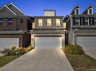 780 Peppermint Dr #62, Rochester, MI 48307